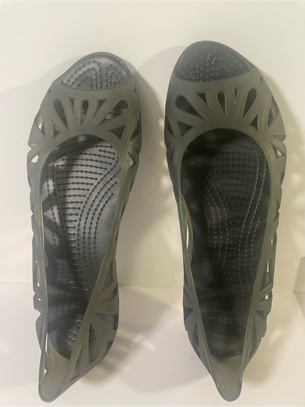 Women's black Cutout Slip-On Flats — Crocs